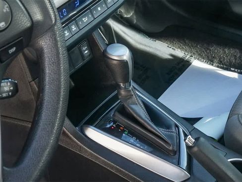 Used 2016 Toyota Corolla LE image 19