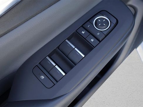 Certified 2025 Toyota Prius XLE image 24