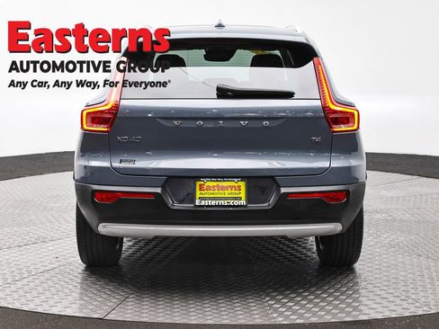 Used 2021 Volvo XC40 T4 Inscription FWD image 6