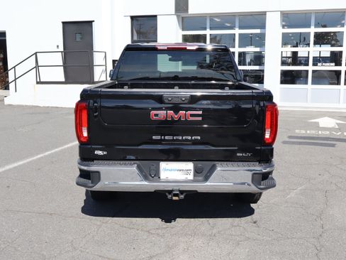 Used 2025 GMC Sierra 1500 SLT AWD/4WD image 9