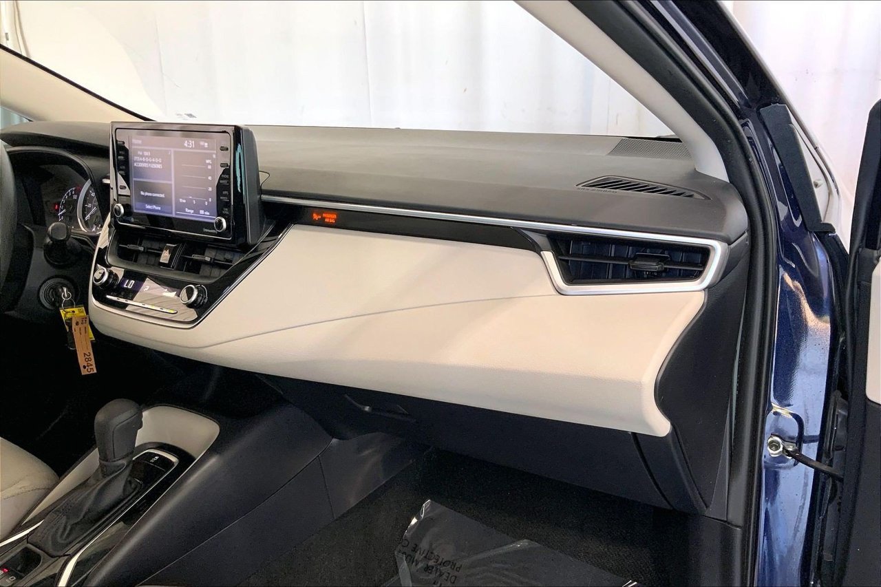 Used 2022 Toyota Corolla LE FWD image 16