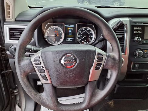 Used 2017 Nissan Titan SV RWD image 24
