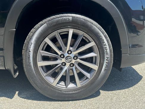 Used 2017 Toyota Highlander XLE AWD/4WD image 23