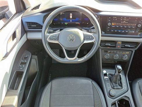 Used 2022 Volkswagen Taos SE image 2