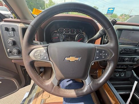 Used 2015 Chevrolet Silverado 1500 High Country w/ High Country Premium Package AWD/4WD image 26