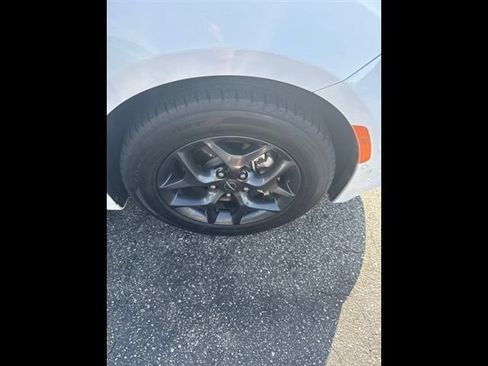 Used 2019 Chrysler Pacifica Touring-L Plus w/ Advanced Safetytec Group FWD image 18