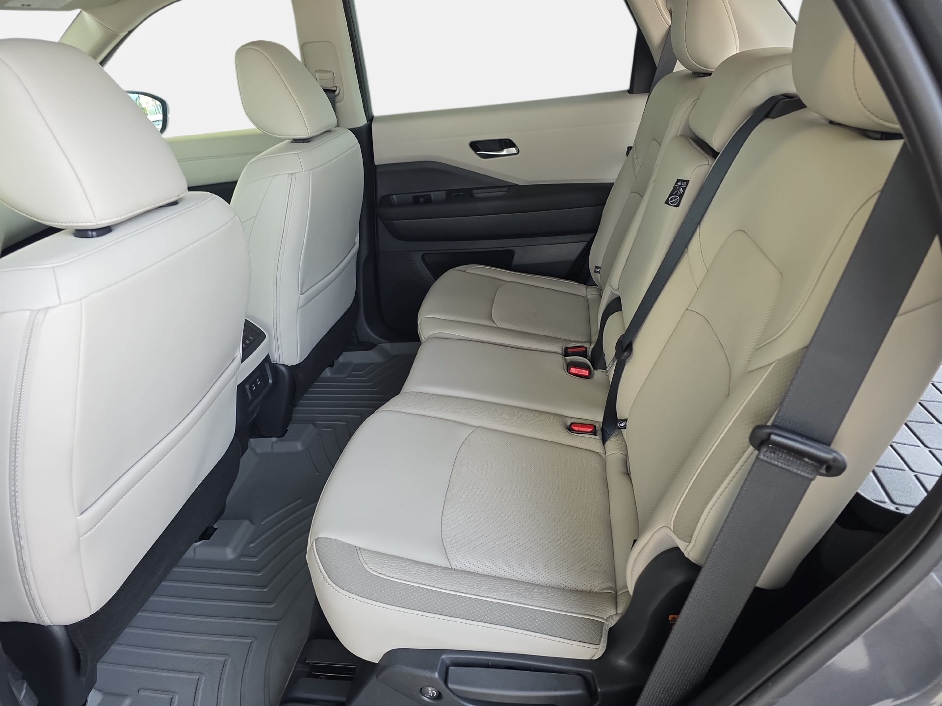 New 2026 Nissan Pathfinder SL w/ Cargo Package FWD image 14