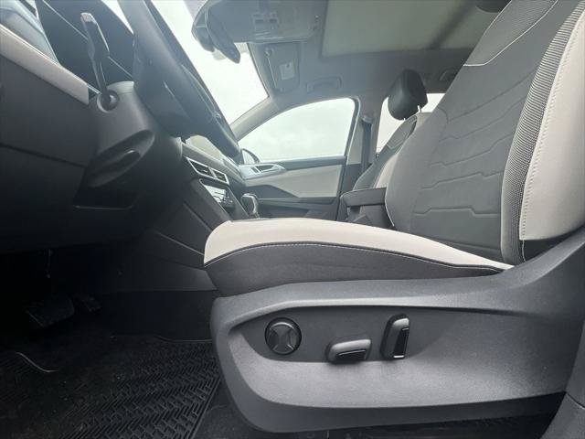 New 2026 Volkswagen Taos SE AWD/4WD image 12