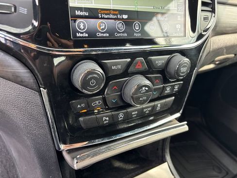 Used 2022 Jeep Grand Cherokee Laredo X AWD/4WD image 23