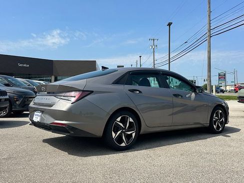 Used 2022 Hyundai Elantra Limited w/ Cargo Package FWD image 7