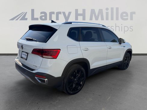 Used 2023 Volkswagen Taos SE FWD image 5