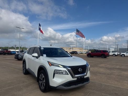 Certified 2023 Nissan Rogue SV FWD image 2
