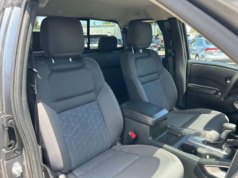 Certified 2025 Nissan Frontier SV RWD image 46