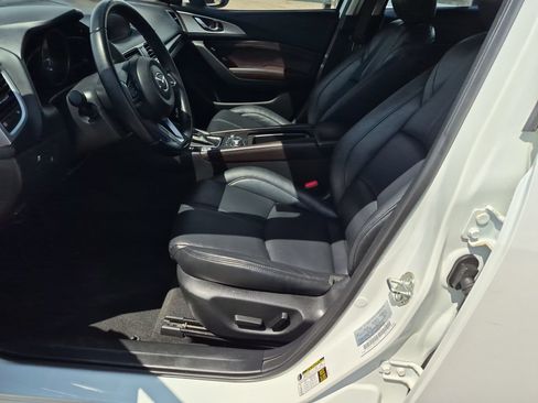 Used 2018 MAZDA MAZDA3 Touring FWD image 13