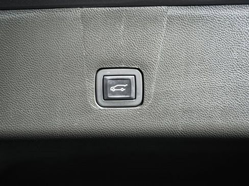 Used 2023 Chevrolet Traverse RS image 10