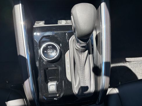 New 2025 GMC Canyon Elevation w/ Convenience Package image 14