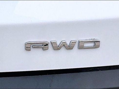 Used 2023 GMC Acadia SLT image 23