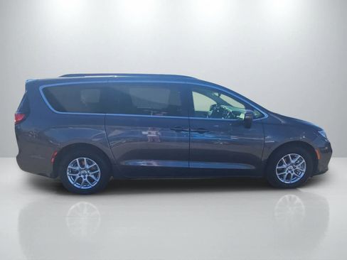 Used 2022 Chrysler Pacifica Touring-L FWD image 13