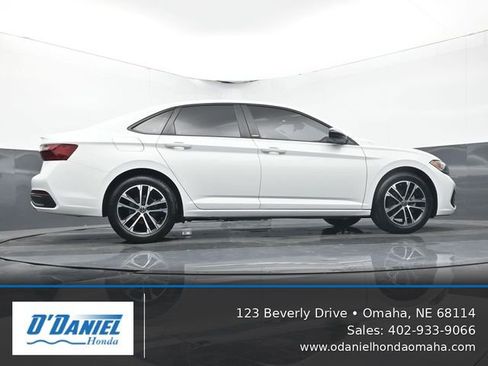 Used 2024 Volkswagen Jetta Sport FWD image 13