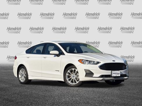 Used 2019 Ford Fusion SE image 2