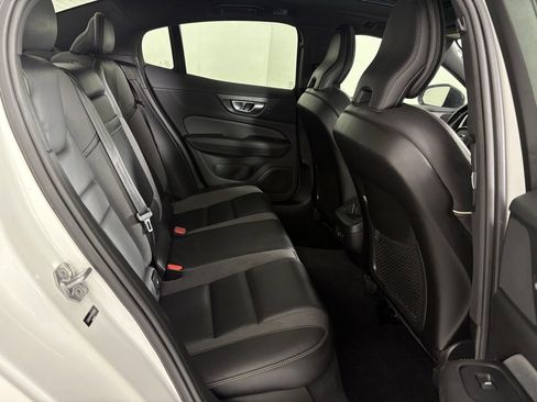 Used 2019 Volvo S60 T5 R-Design image 38