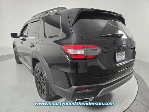 Certified 2025 Honda Pilot Touring image 4