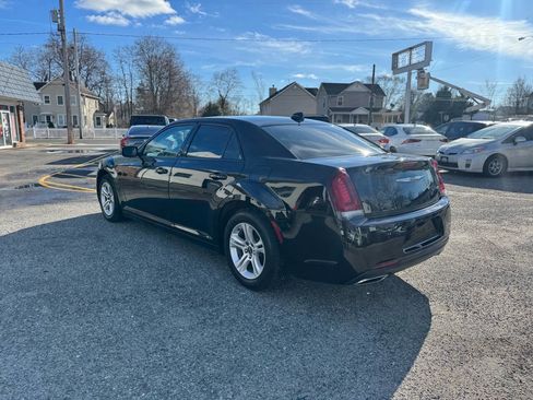 Used 2019 Chrysler 300 Touring w/ Sport Appearance Package image 19