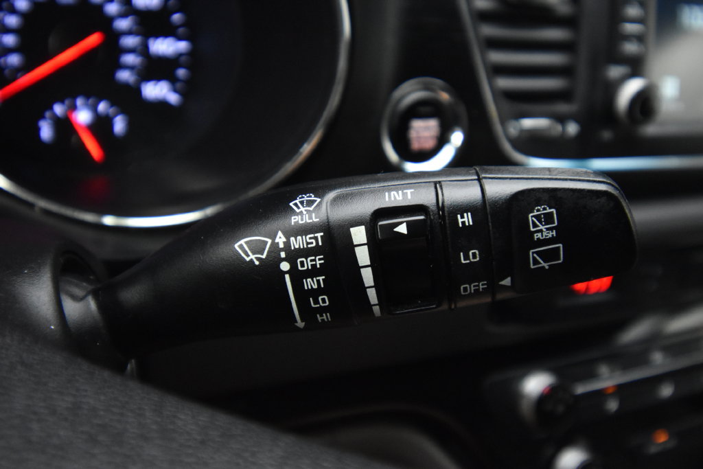 Used 2017 Kia Sedona LX w/ LX Essentials Premium Package FWD image 31