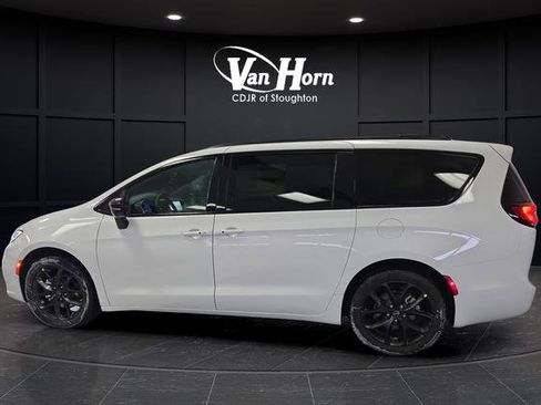 New 2026 Chrysler Pacifica Select w/ S Appearance Package image 11