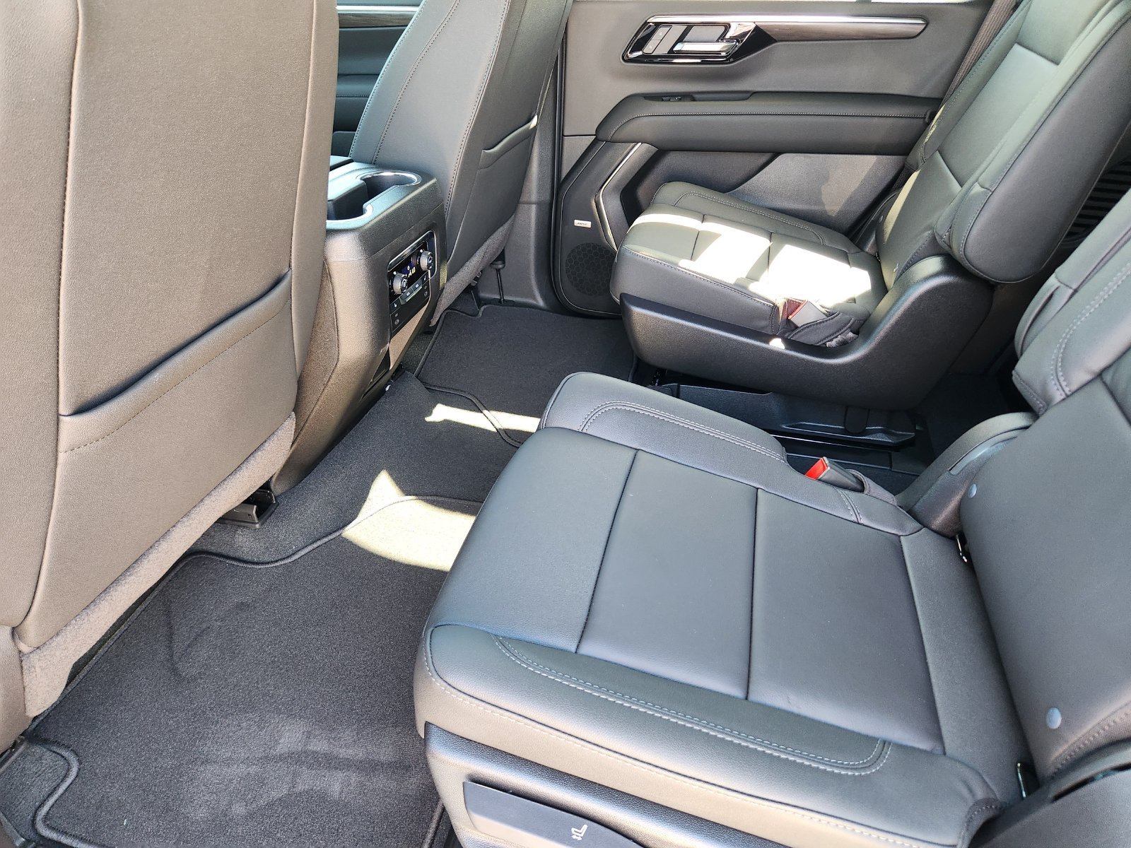 New 2027 Chevrolet Tahoe Z71 w/ Comfort Package AWD/4WD image 24