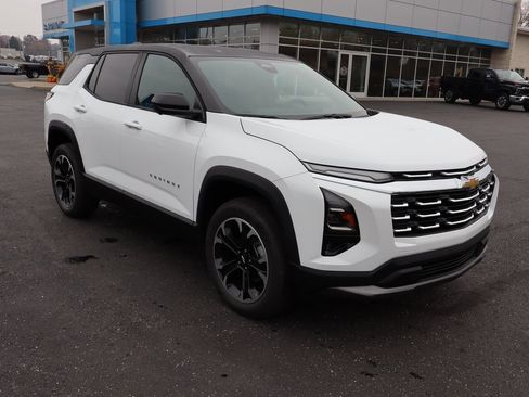 New 2026 Chevrolet Equinox LT image 2