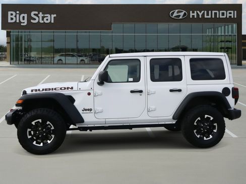 Used 2024 Jeep Wrangler Unlimited Rubicon w/ Technology Group image 2