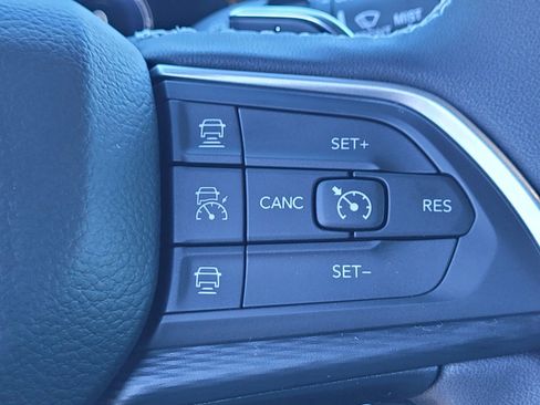 New 2025 Jeep Grand Cherokee Altitude image 22