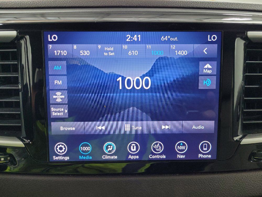 Used 2019 Chrysler Pacifica Touring-L FWD image 25