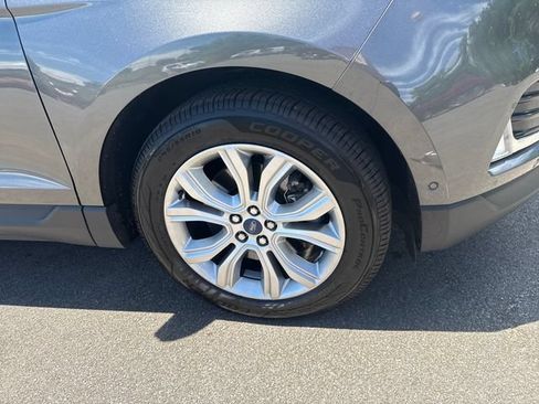 Used 2019 Ford Edge Titanium w/ Equipment Group 301A AWD/4WD image 13