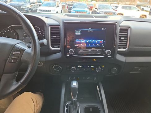 Used 2023 Nissan Frontier SV w/ Technology Package image 17