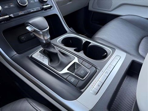 Used 2022 Kia Carnival LX FWD image 30