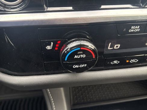 Used 2024 Nissan Pathfinder SV image 33