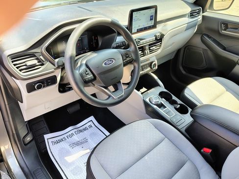 Used 2025 Ford Escape Active AWD/4WD image 17