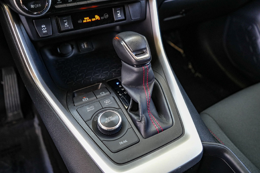 Used 2023 Toyota RAV4 SE w/ Weather & Moonroof Package AWD/4WD image 19