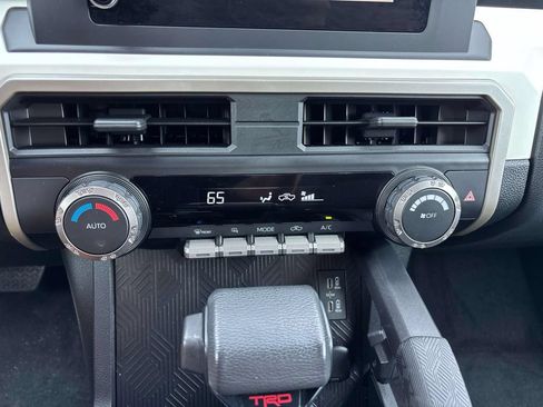 Used 2024 Toyota Tacoma TRD Sport AWD/4WD image 21
