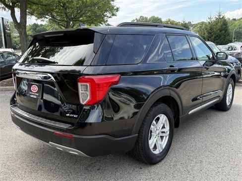 Used 2022 Ford Explorer XLT w/ Equipment Group 202A image 8
