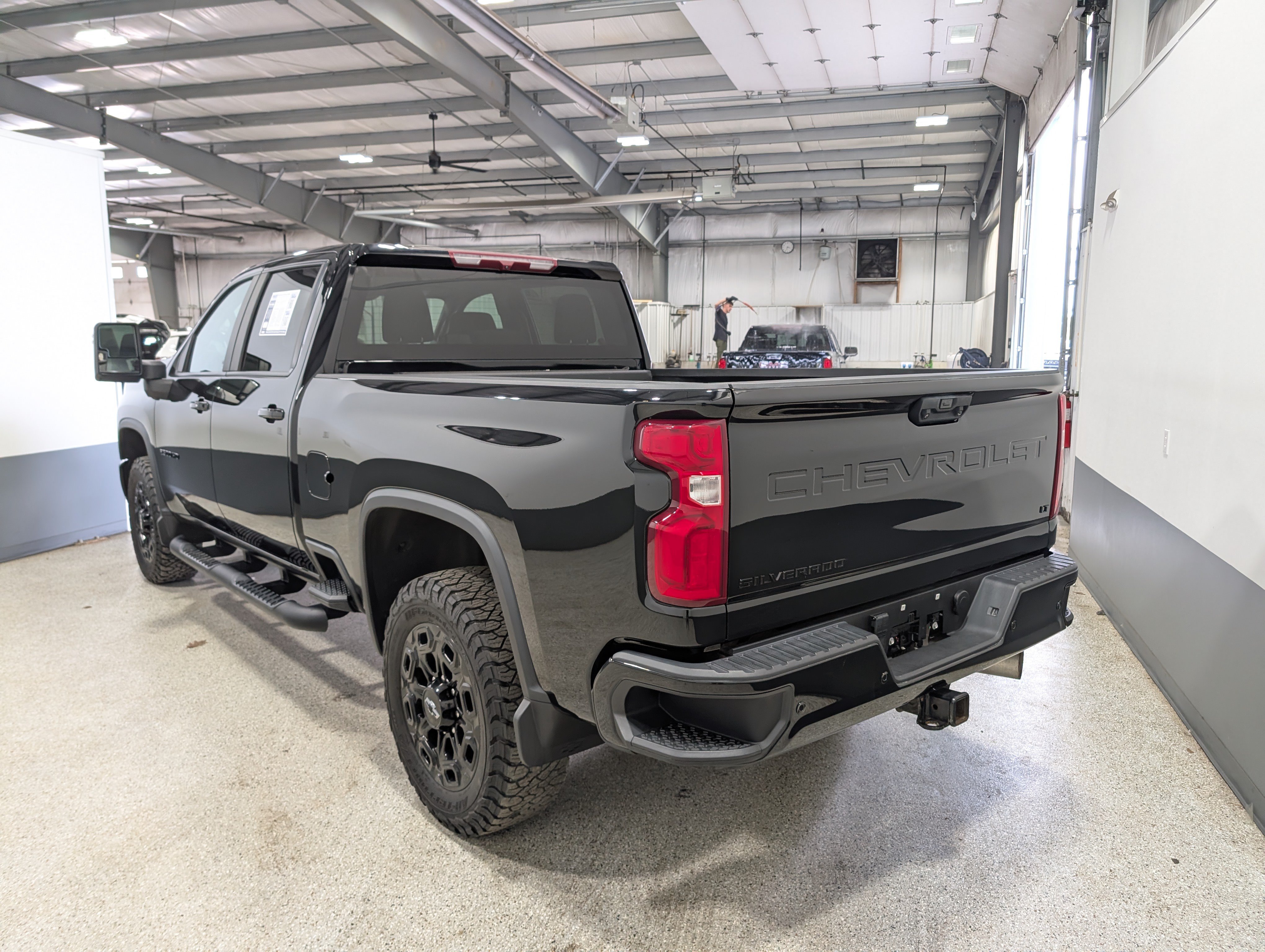Used 2024 Chevrolet Silverado 2500 LT w/ Midnight Edition AWD/4WD image 5