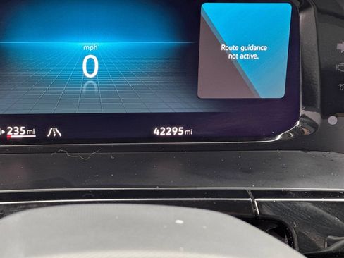 Used 2024 Volkswagen Atlas SE image 19