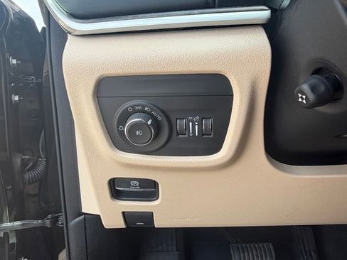 Used 2021 Jeep Grand Cherokee L Limited w/ Luxury Tech Group II image 20