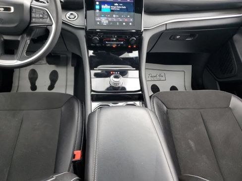 Used 2023 Jeep Grand Cherokee Altitude AWD/4WD image 22