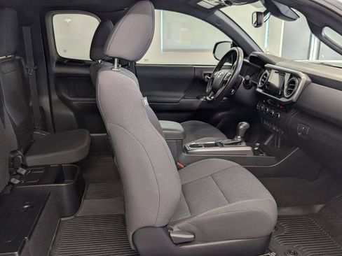 Used 2018 Toyota Tacoma TRD Off-Road w/ Technology Package AWD/4WD image 24