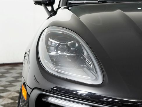 Used 2026 Porsche Macan AWD/4WD image 11