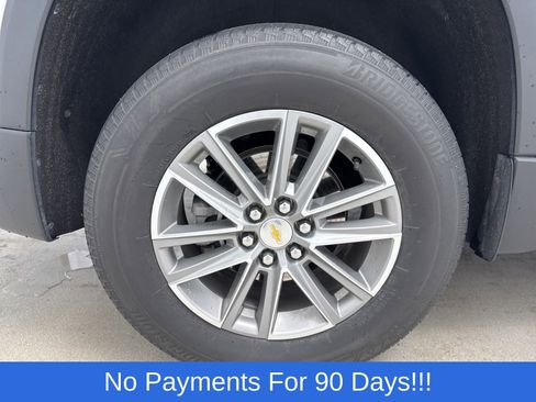 Used 2023 Chevrolet Traverse LT image 44