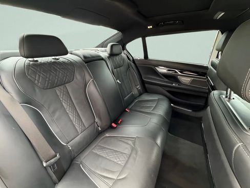 Used 2018 BMW 740i image 14